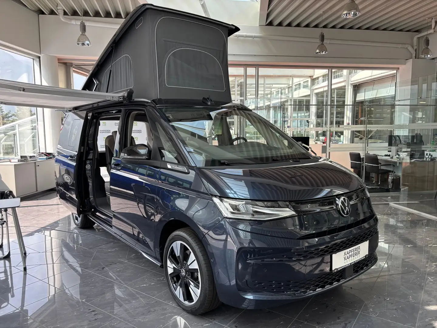Volkswagen T6 California VW T6 California Beach eHybrid 180 kW 4M Modrá - 2