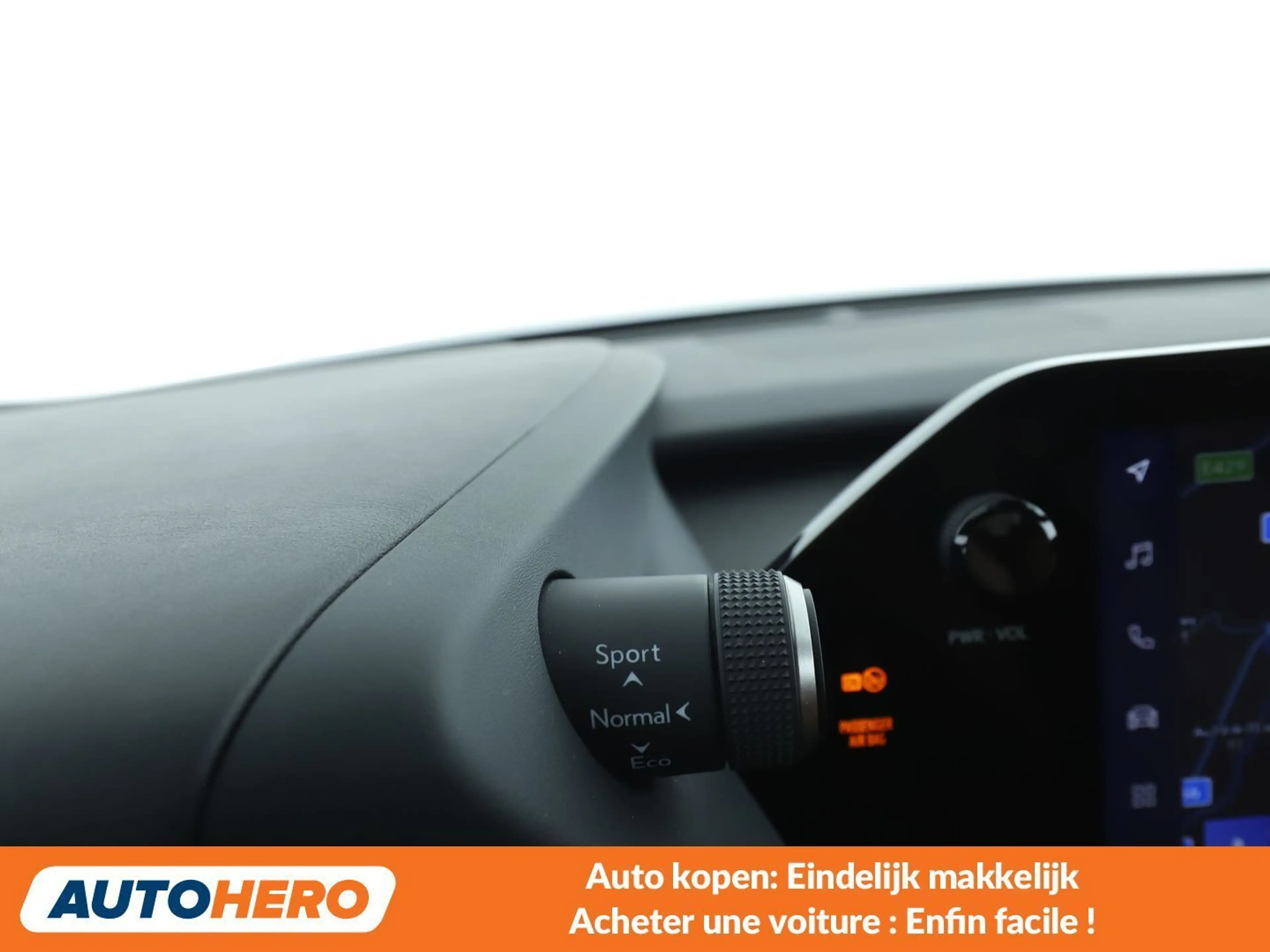 Lexus UX 250h UX 250h E-Four Executive — photo 9