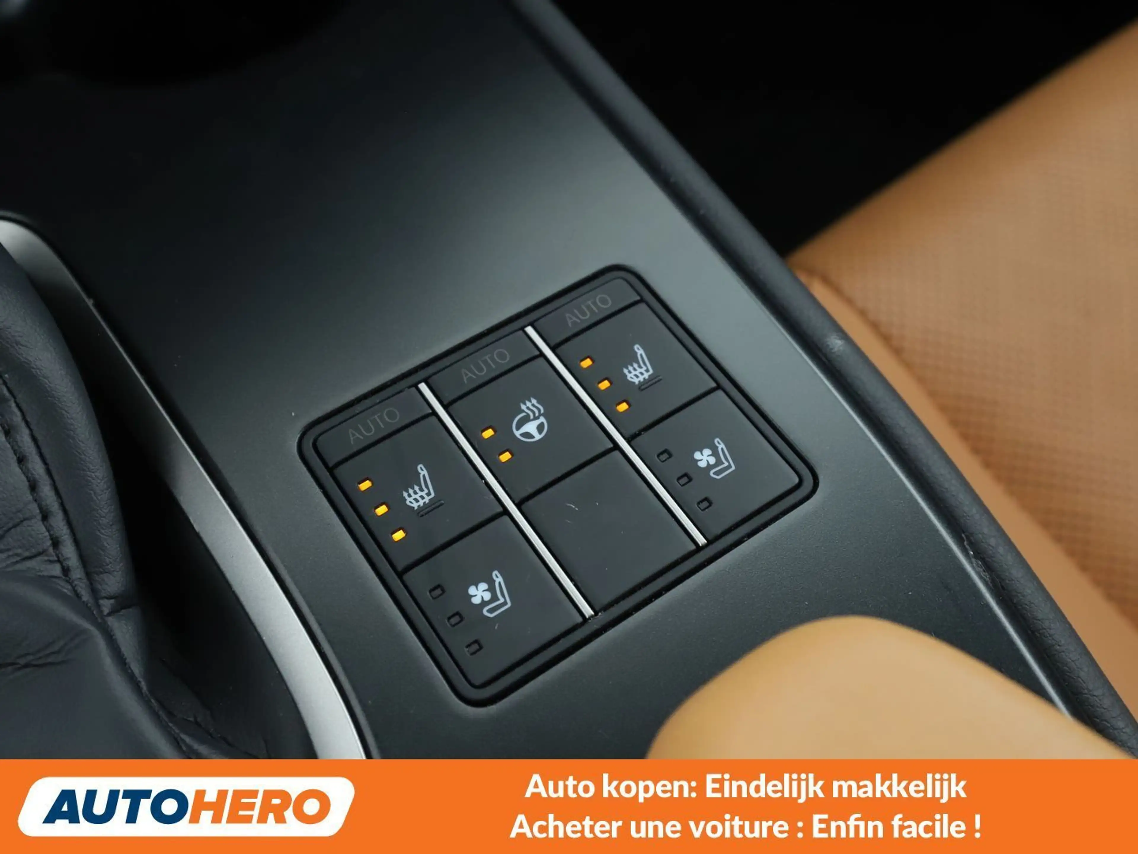 Lexus UX 250h UX 250h E-Four Executive — photo 15