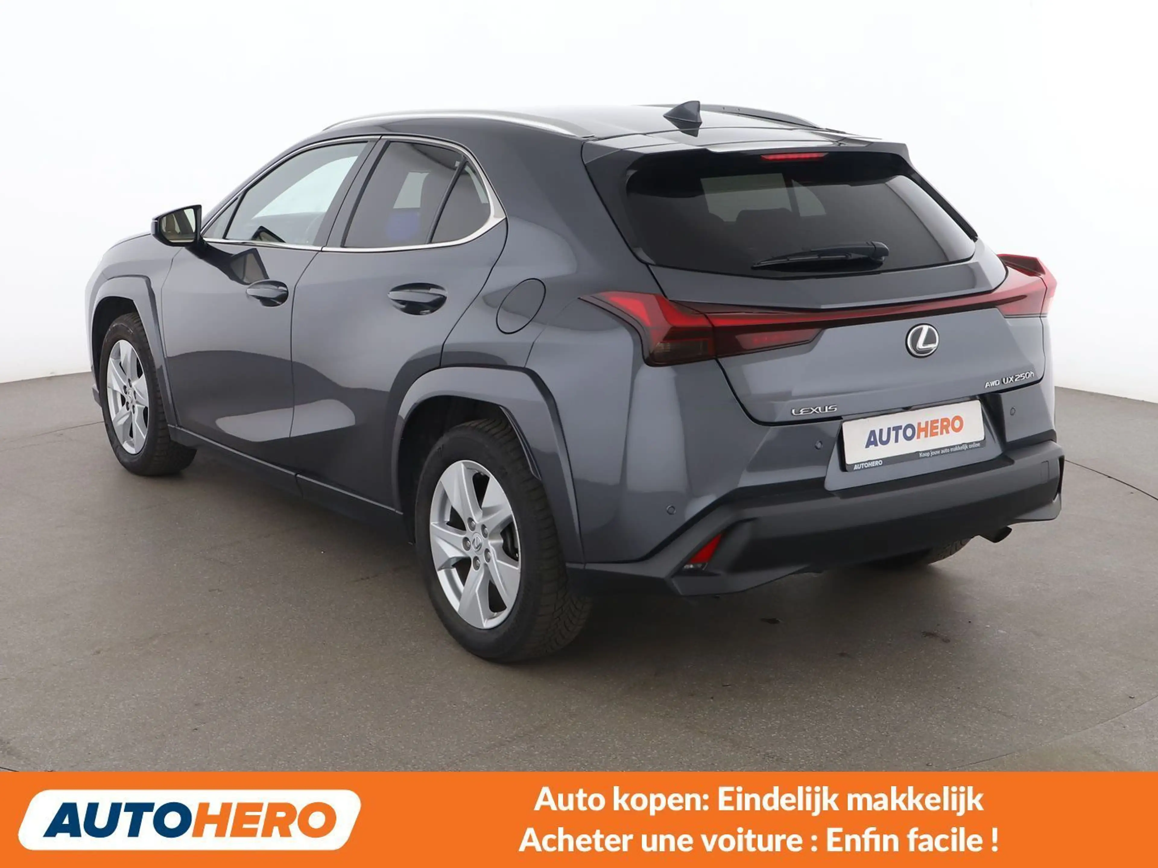 Lexus UX 250h UX 250h E-Four Executive — photo 4