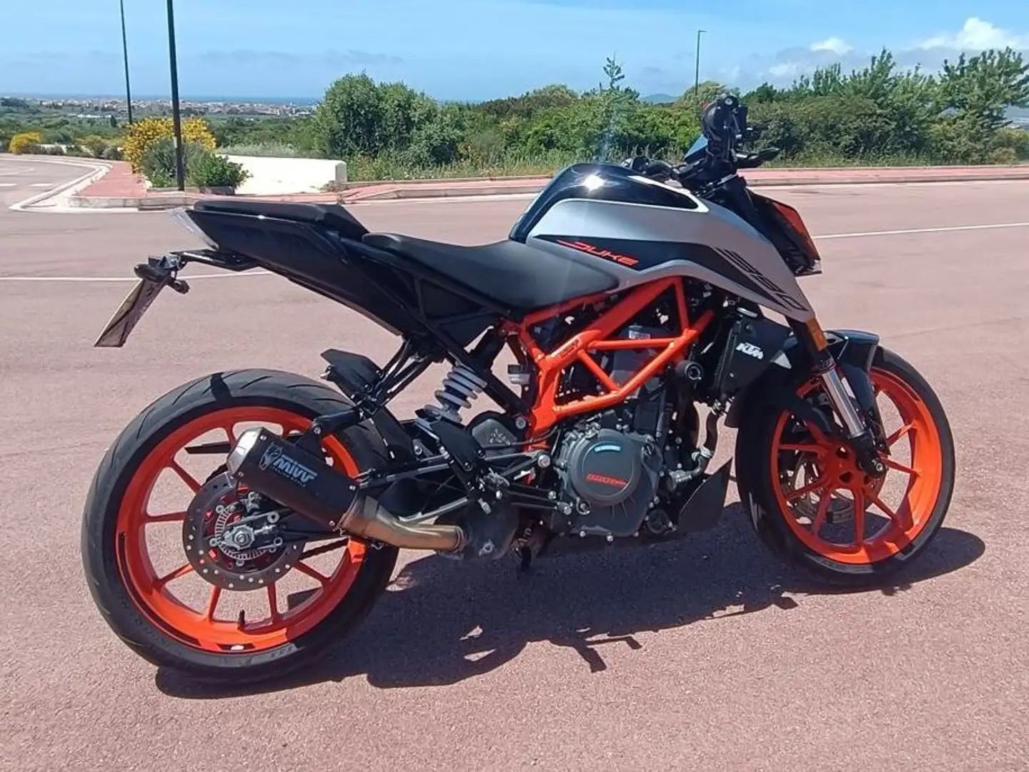 KTM 390 Duke Gri - 1