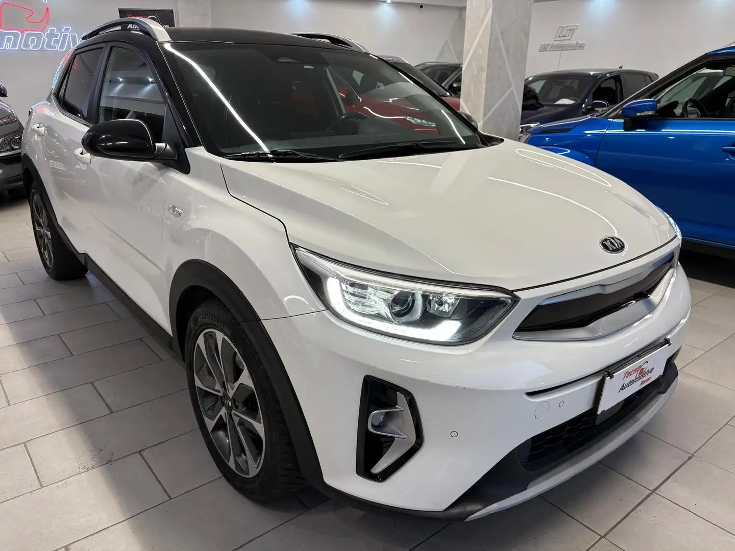 Kia Stonic 1.0 t-gdi mhev Style 120cv dct Bianco - 1