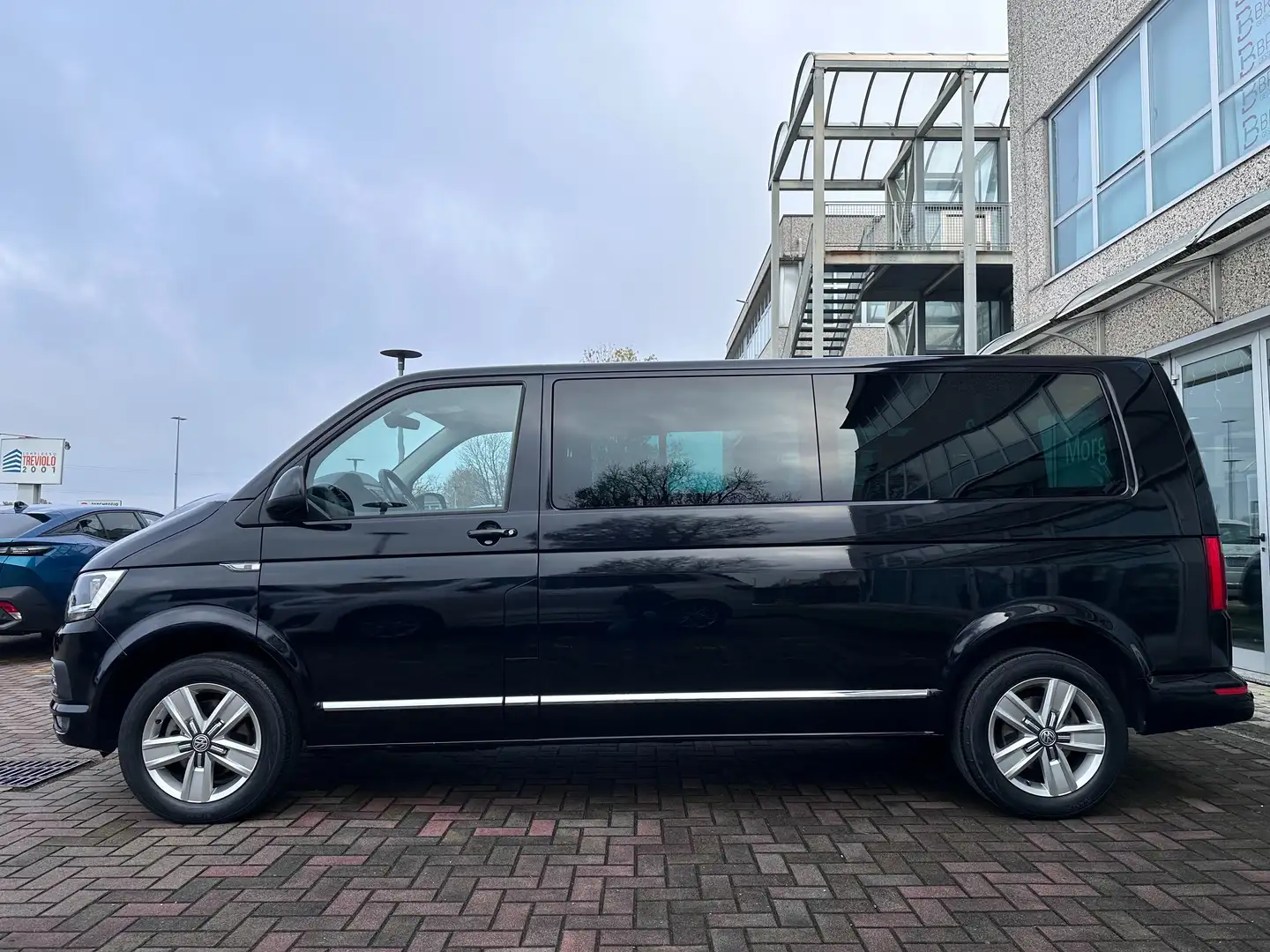 Volkswagen T6 Caravelle PASSO LUNGO 2.0TDI 150CV DSG 9POSTI! IVA COMPRESA Nero - 2