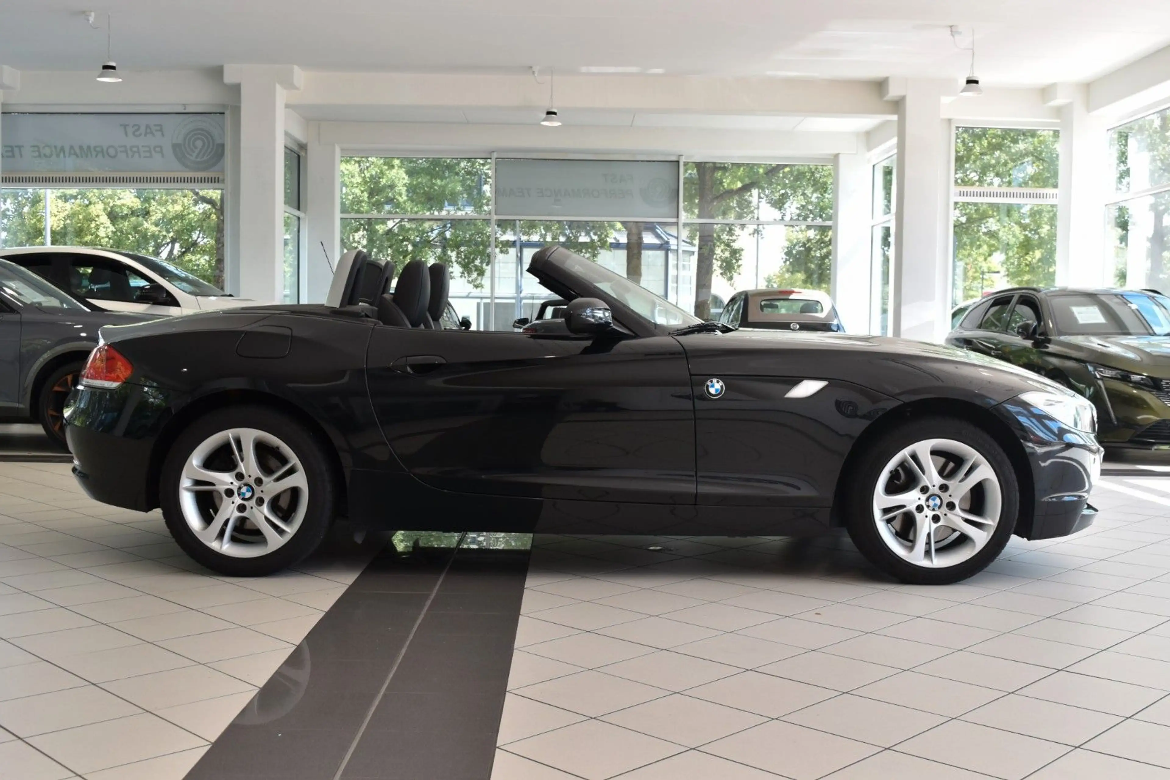 BMW Z4 Roadster sDrive 28i LCI~Design Pure Impulse — photo 7