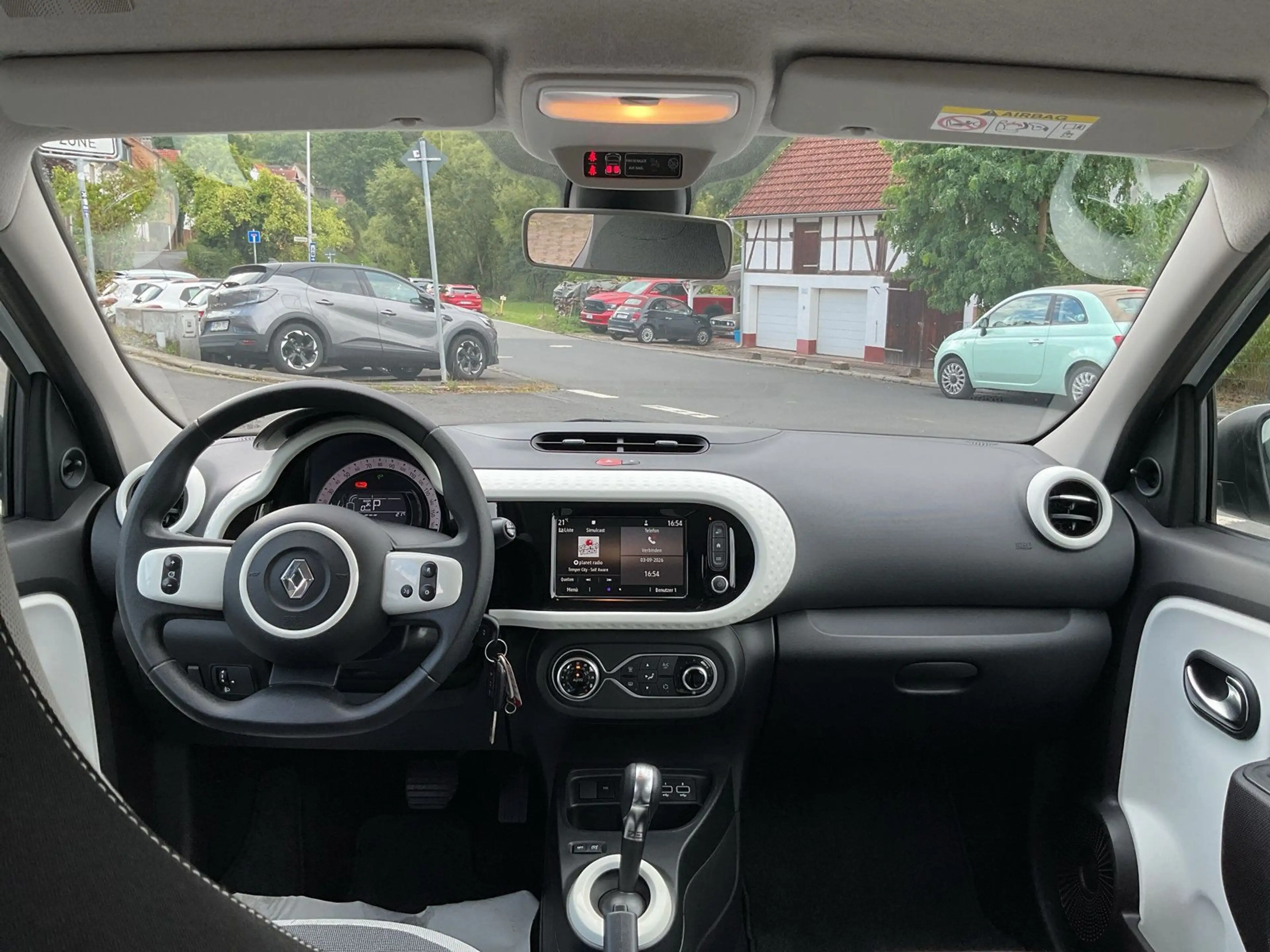 Renault Twingo Zen Electric — photo 13