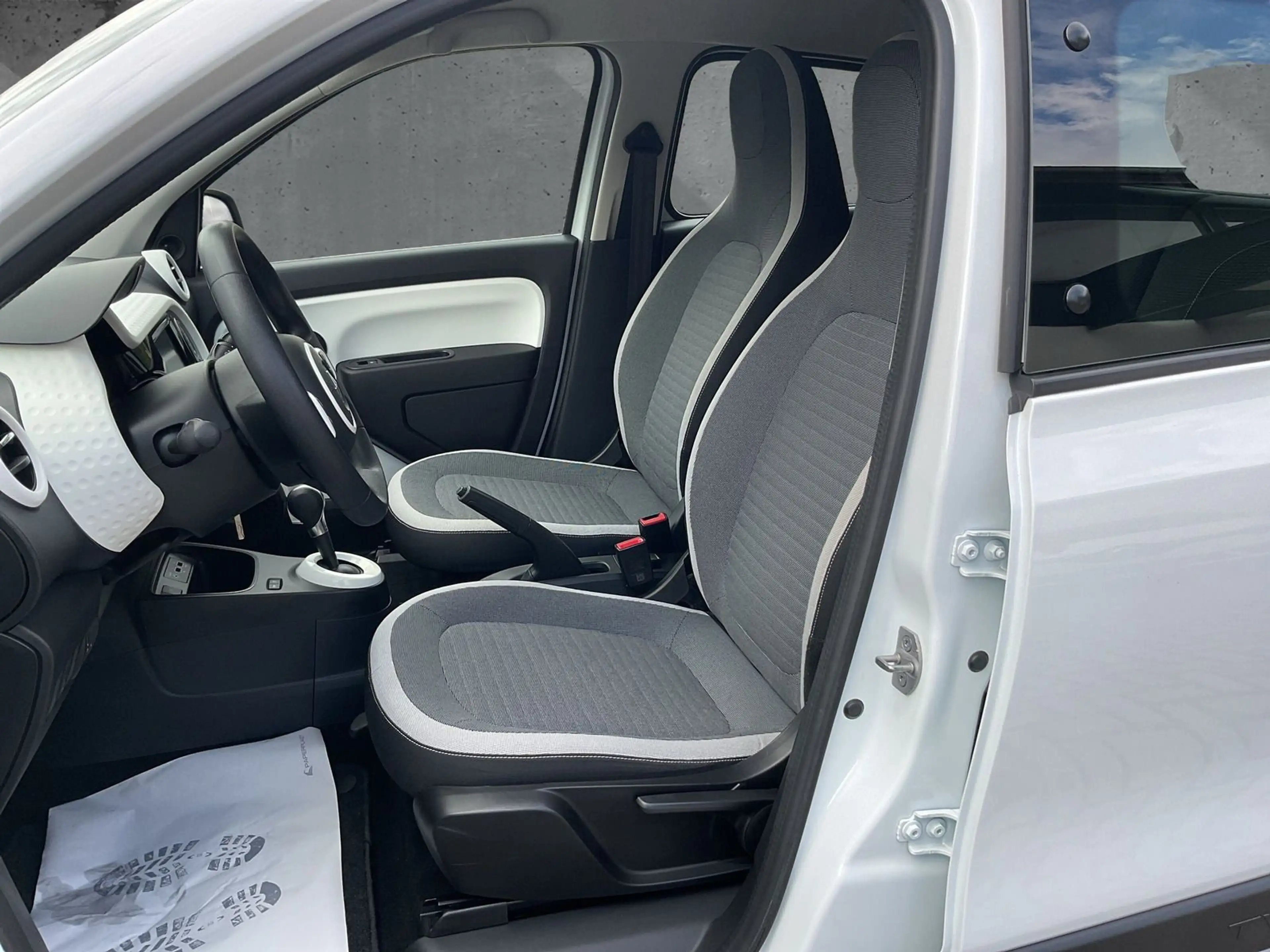 Renault Twingo Zen Electric — photo 10
