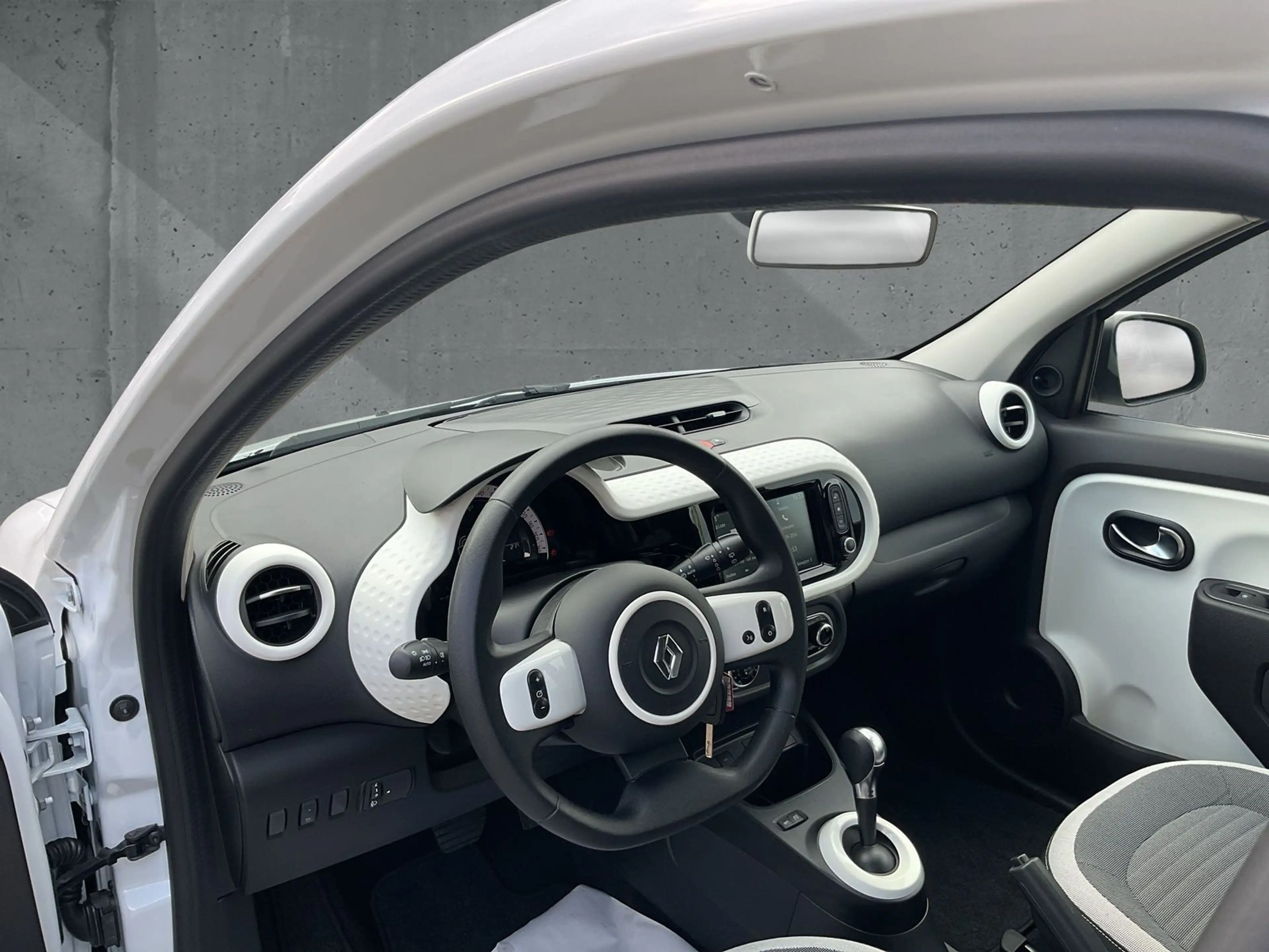 Renault Twingo Zen Electric — photo 9