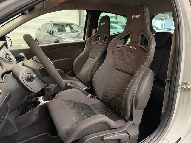 Renault Clio view 11
