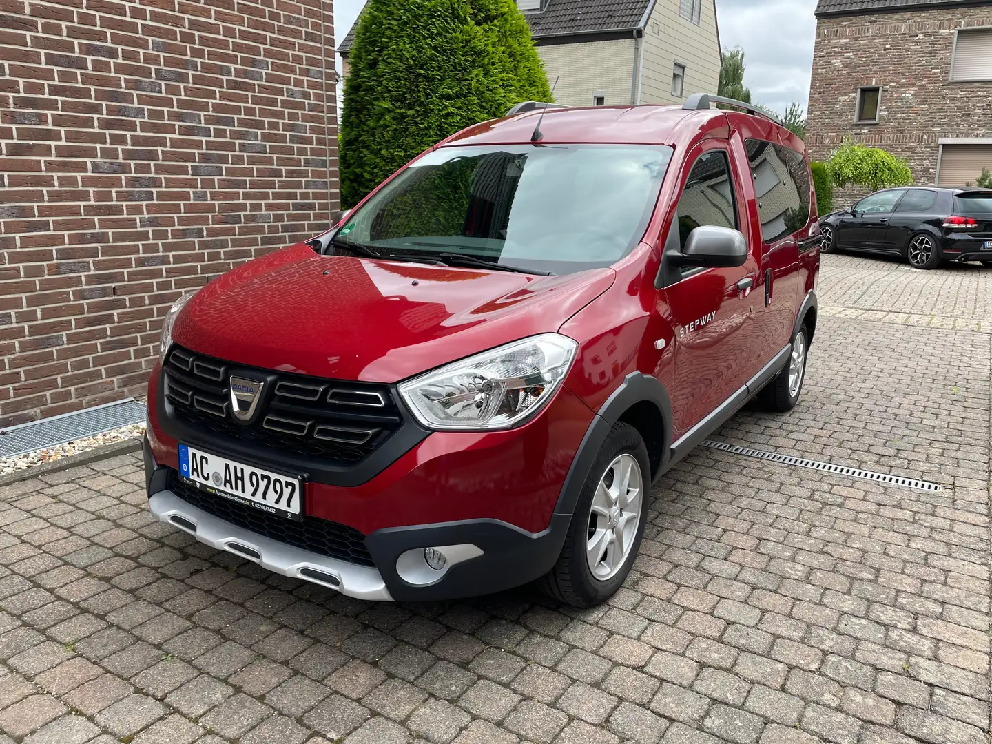 Dacia Dokker Dokker TCe 130 GPF Stepway Plus Rot - 1