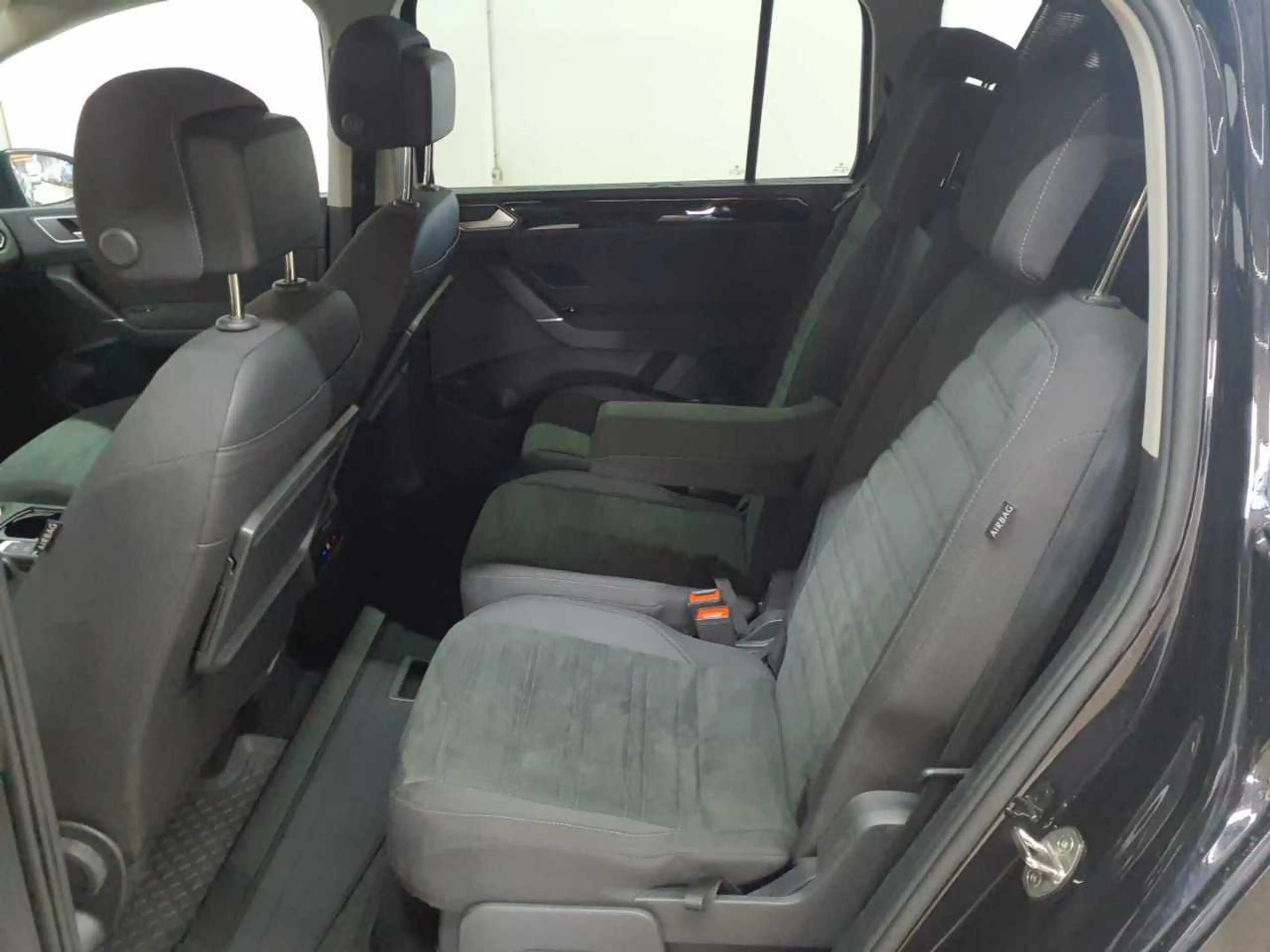 Volkswagen Touran — photo 6