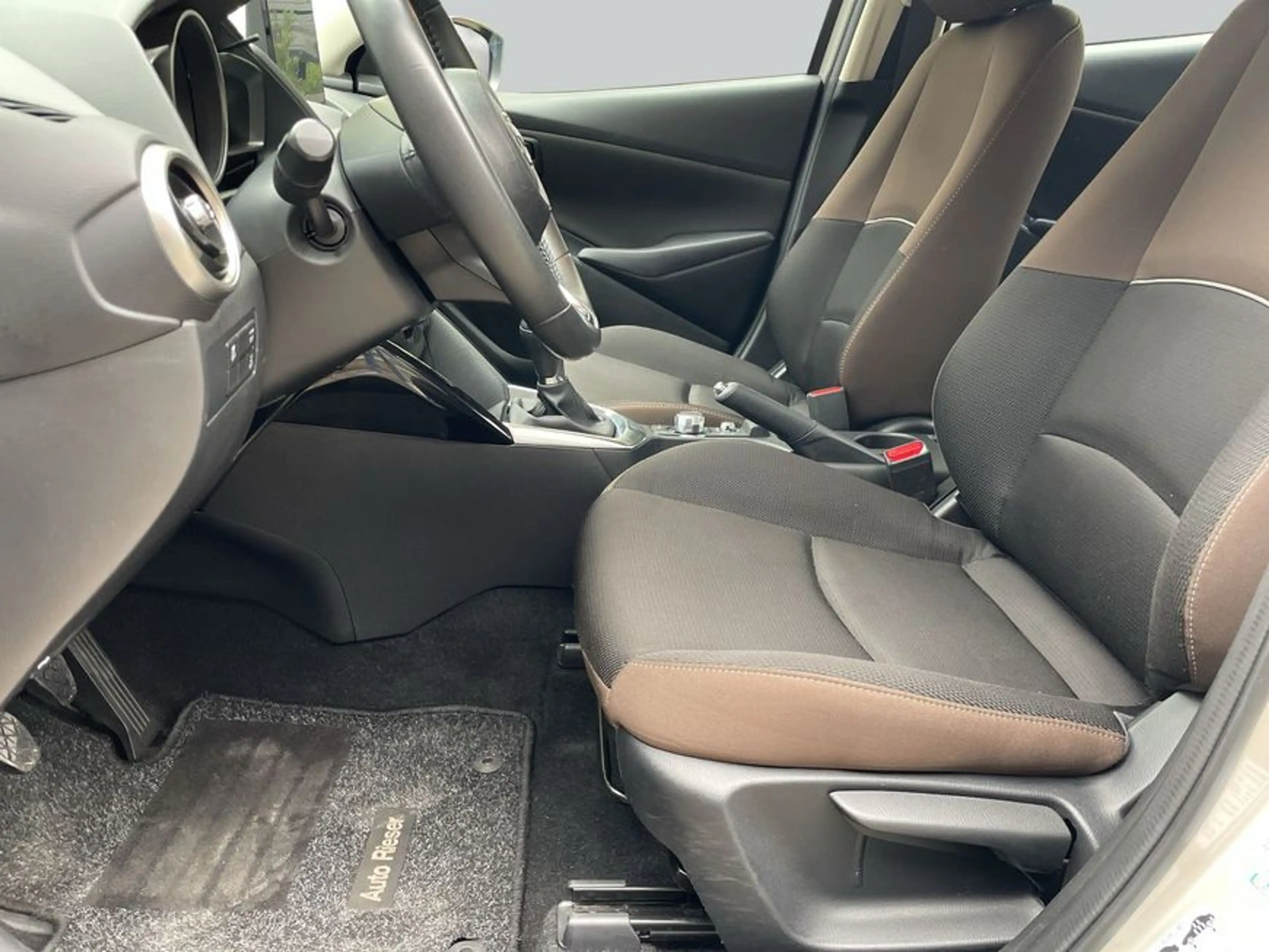 Mazda 2 SKYACTIV-G 75 Center-Line — photo 9
