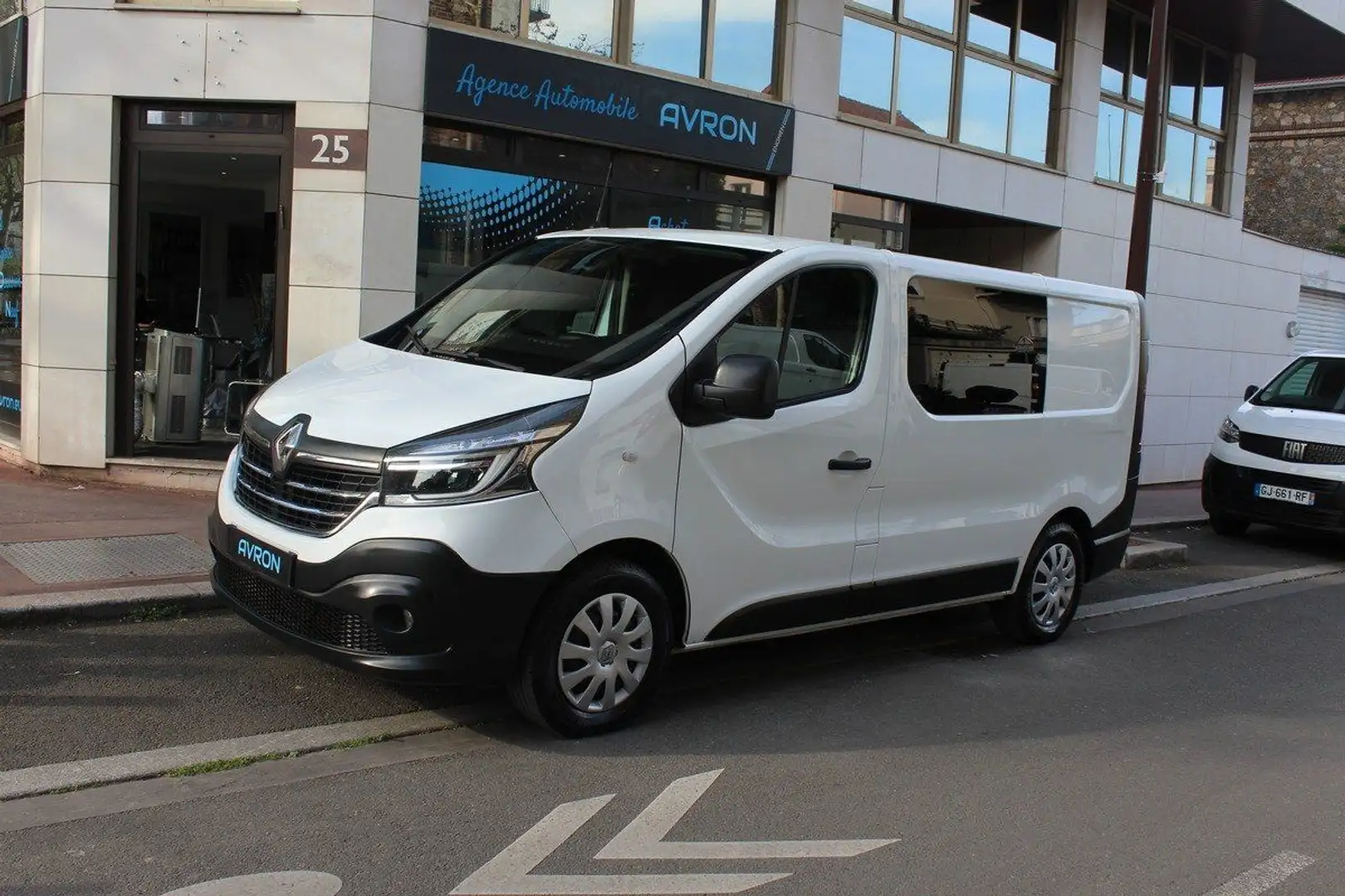 Renault Trafic III (2) CABINE APPROFONDIE CONFORT 2. 0 DCI 170 E6 6 PLACES 1er MAIN Blanc - 1