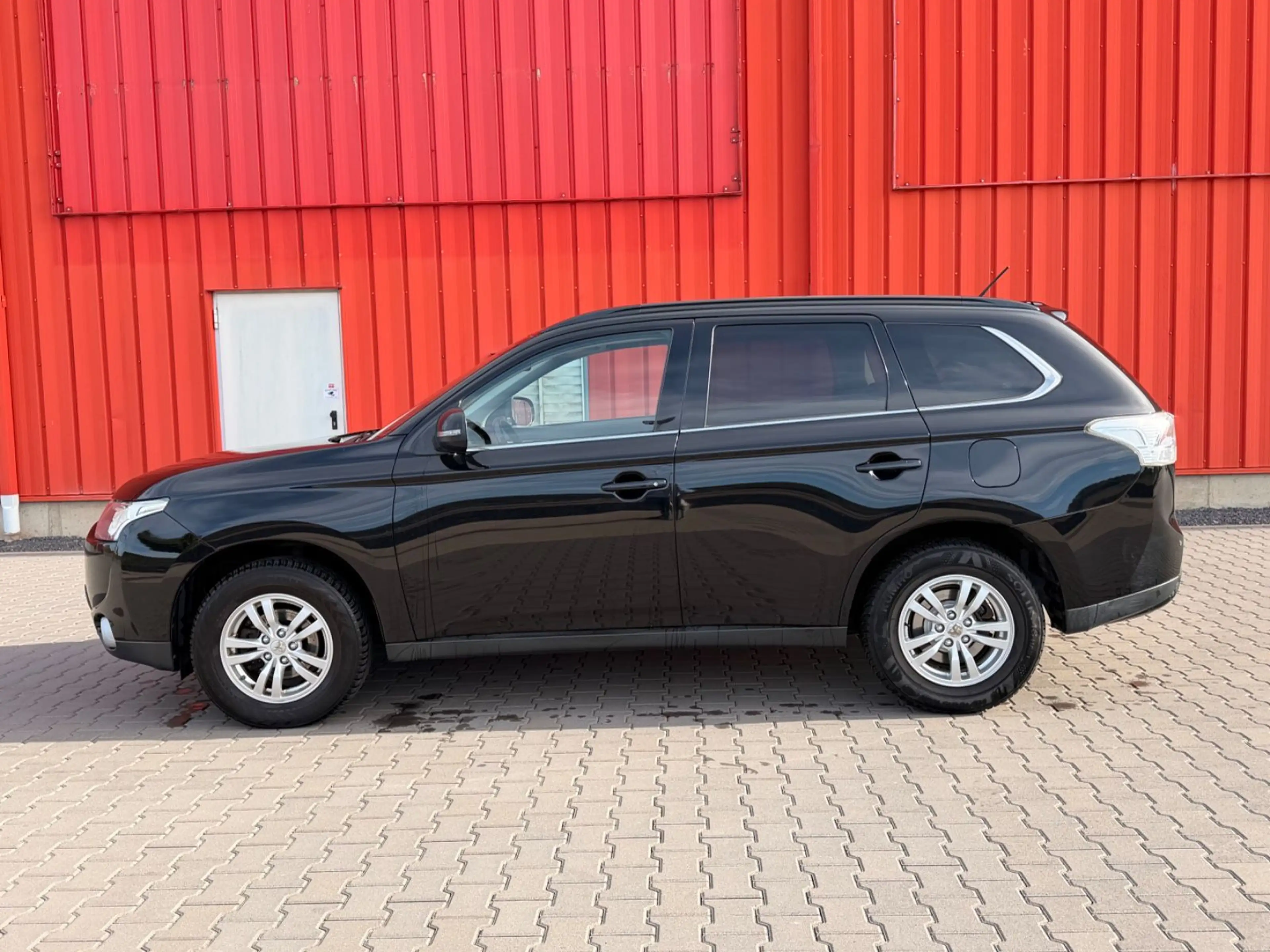 Mitsubishi Outlander 2.2 DI-D Style Tempo AHK TÜV NEU — photo 2