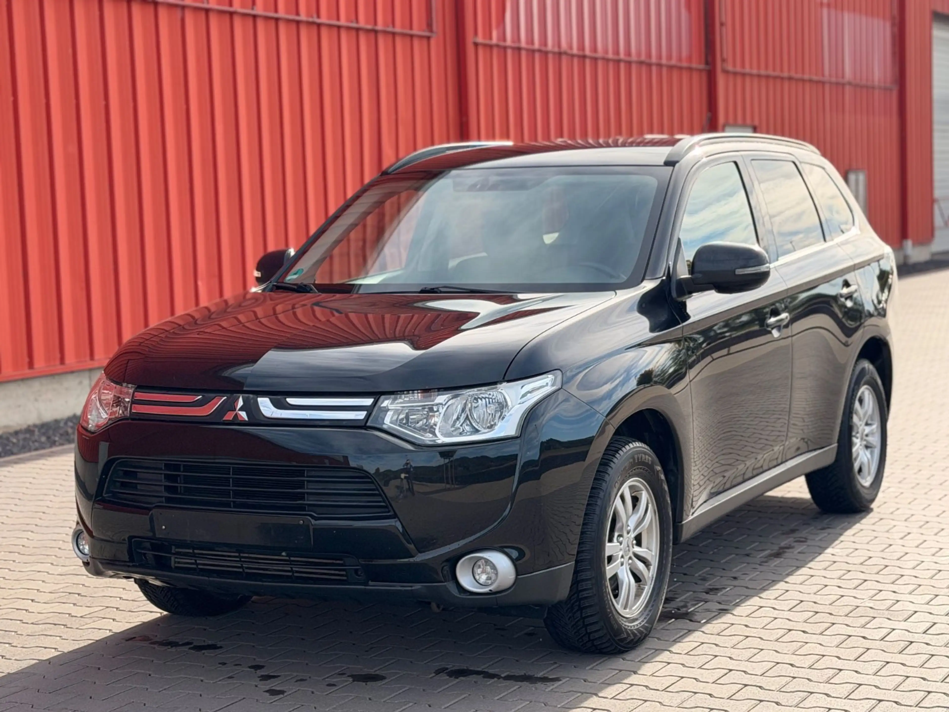 Mitsubishi Outlander 2.2 DI-D Style Tempo AHK TÜV NEU