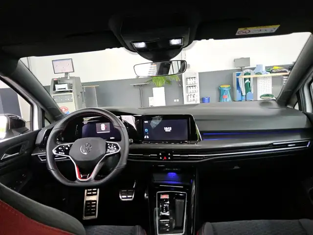 Volkswagen Golf view 6