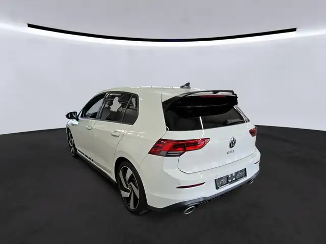 Volkswagen Golf view 3