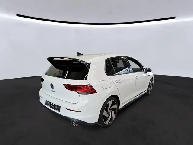 Volkswagen Golf view 4
