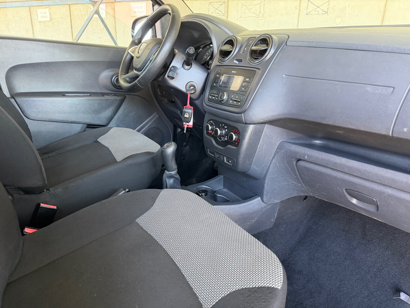 Dacia Lodgy 1.6i / Essence / 7 Places / Euro 6b — photo 5
