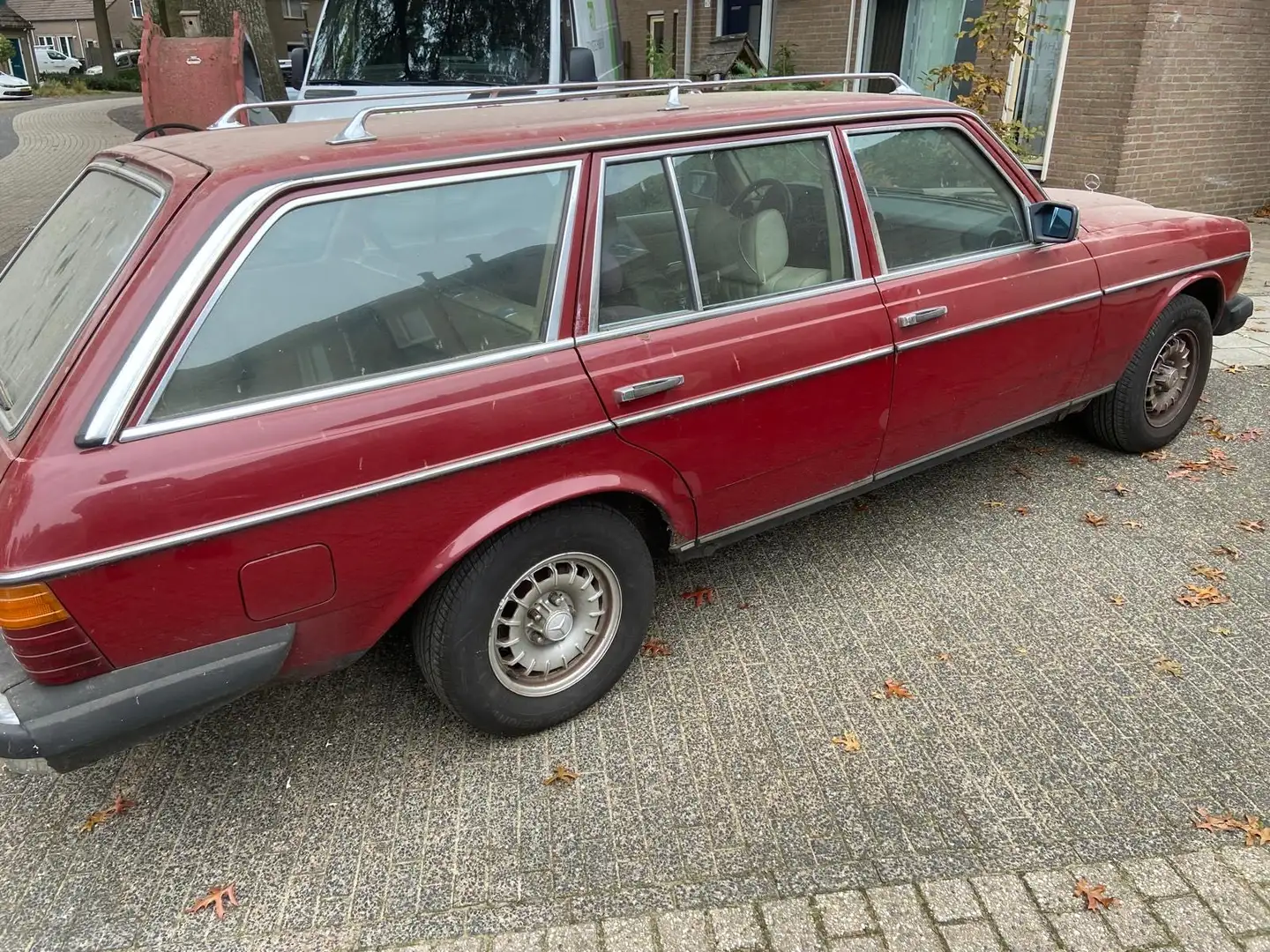 Mercedes-Benz 300 TD W123 Rood - 1