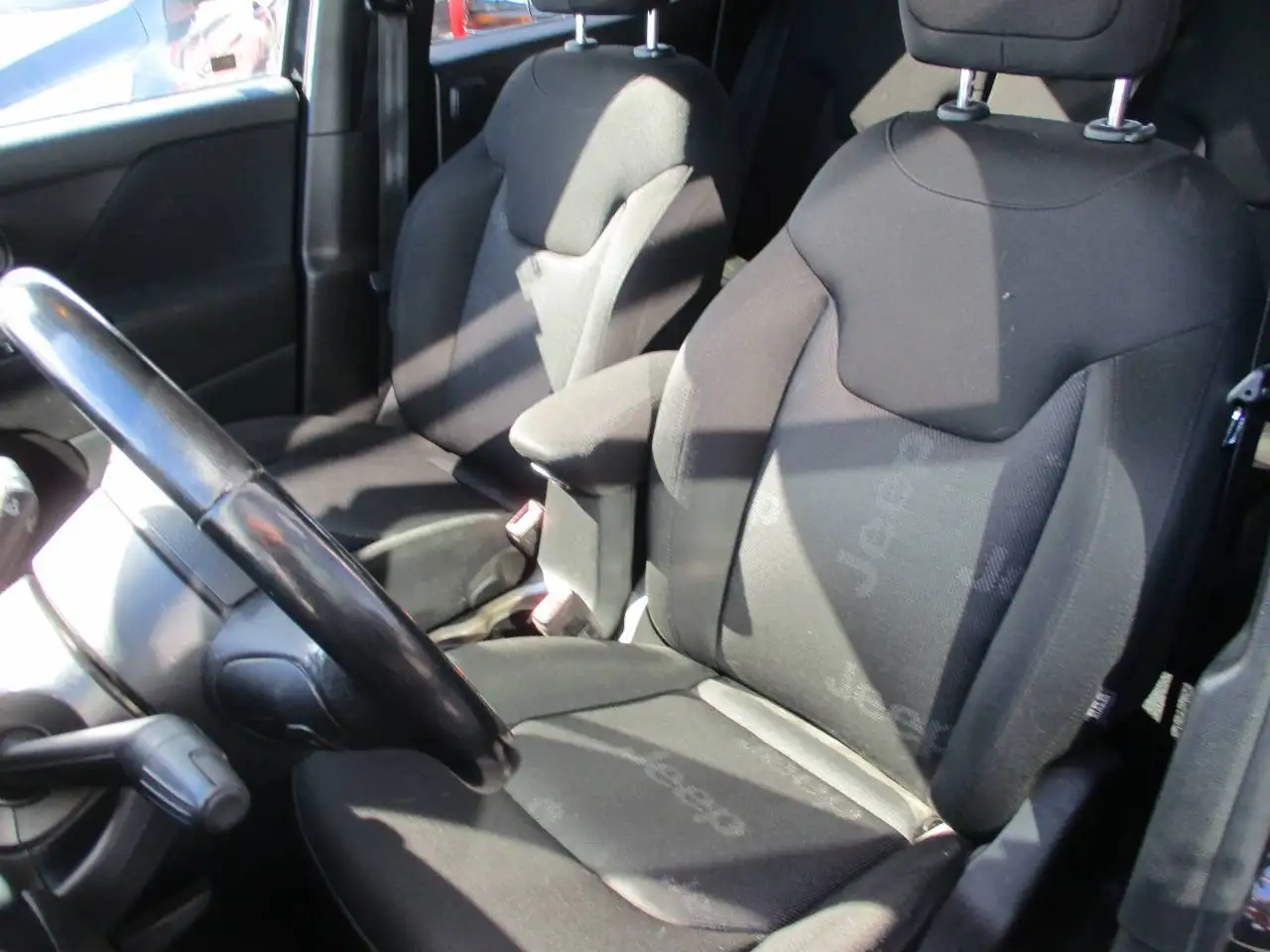 Jeep Renegade снимка Jeep Renegade