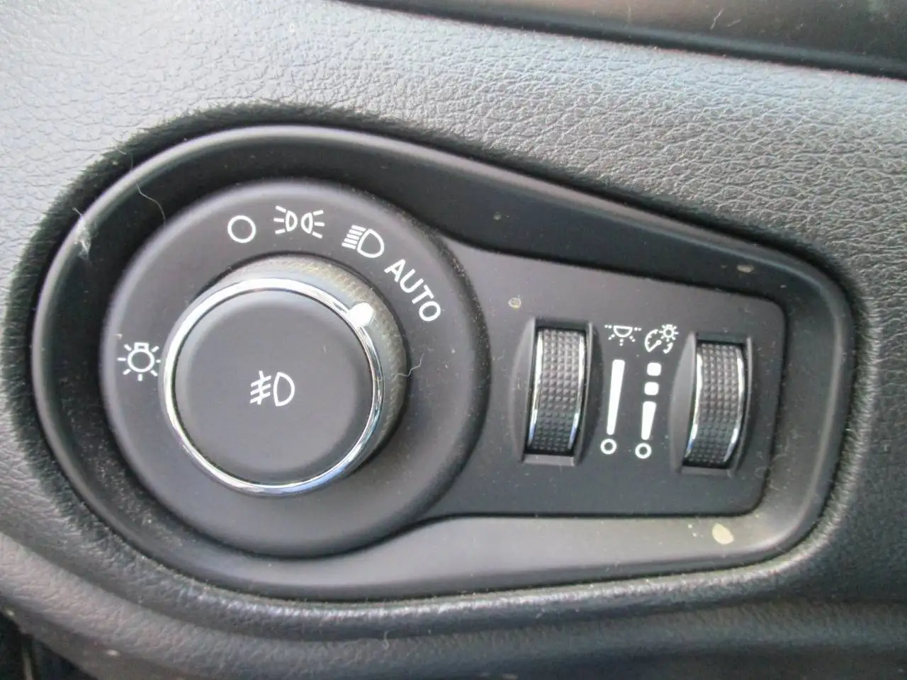 Jeep Renegade снимка Jeep Renegade