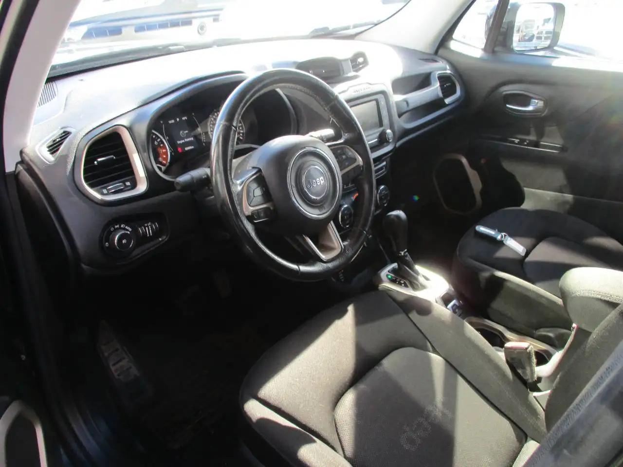Jeep Renegade снимка Jeep Renegade