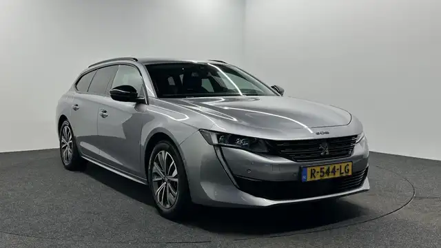 Peugeot 508 SW view 3