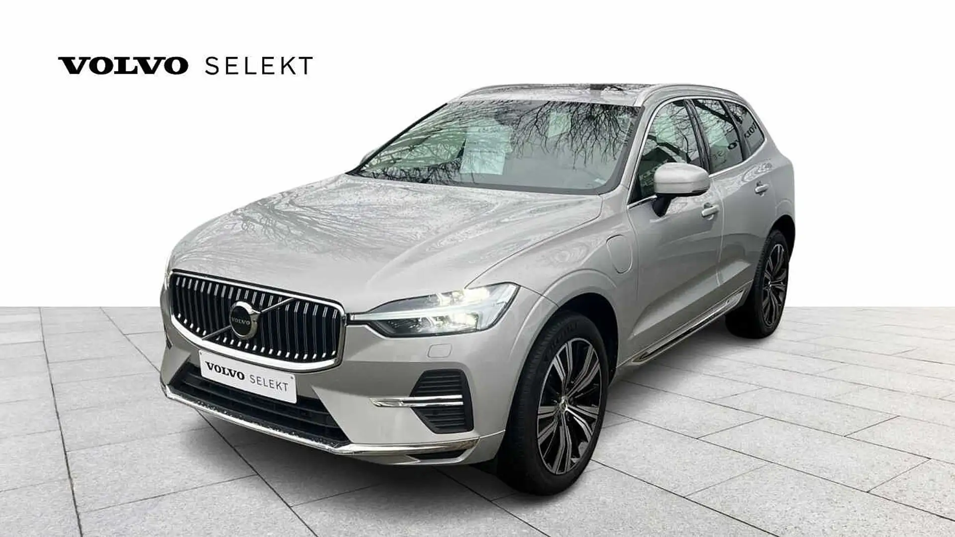 Volvo XC60 Recharge Plus Bright, T8 AWD Plug in Hybride Zilver - 1