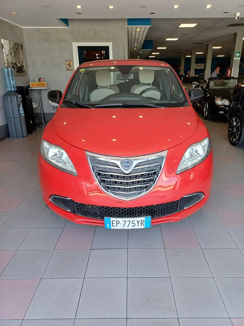 Lancia Ypsilon 0.9 TwinAir 85 CV 5 porte S&S Silver Rojo - 1