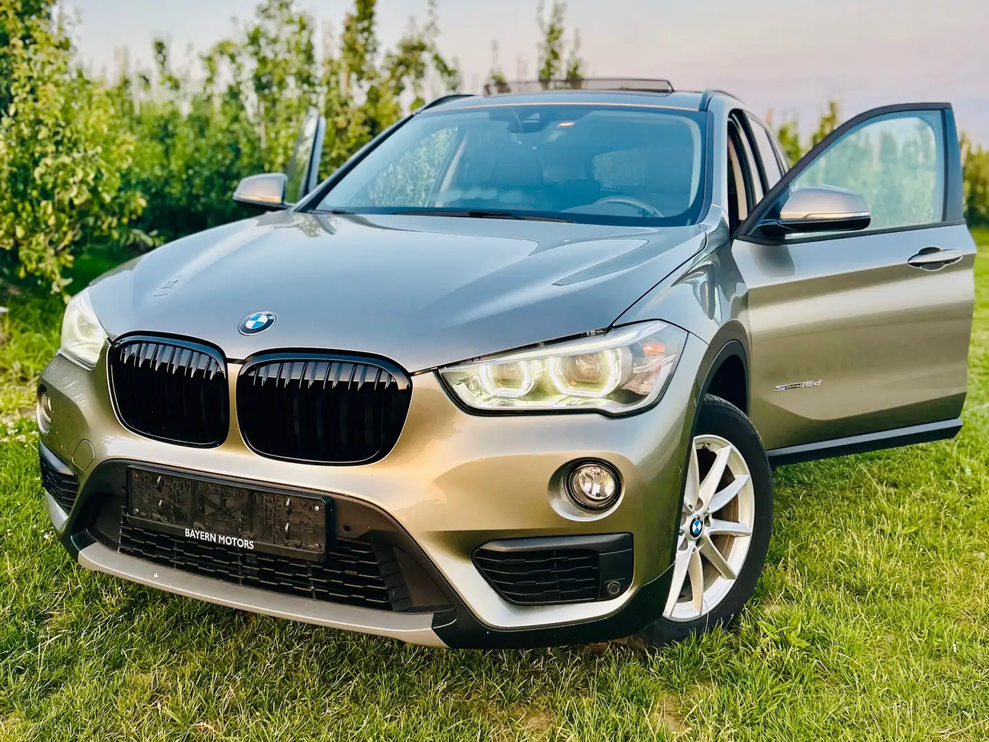 BMW X1 X1 sDrive16d panoramisch dak Beige - 2
