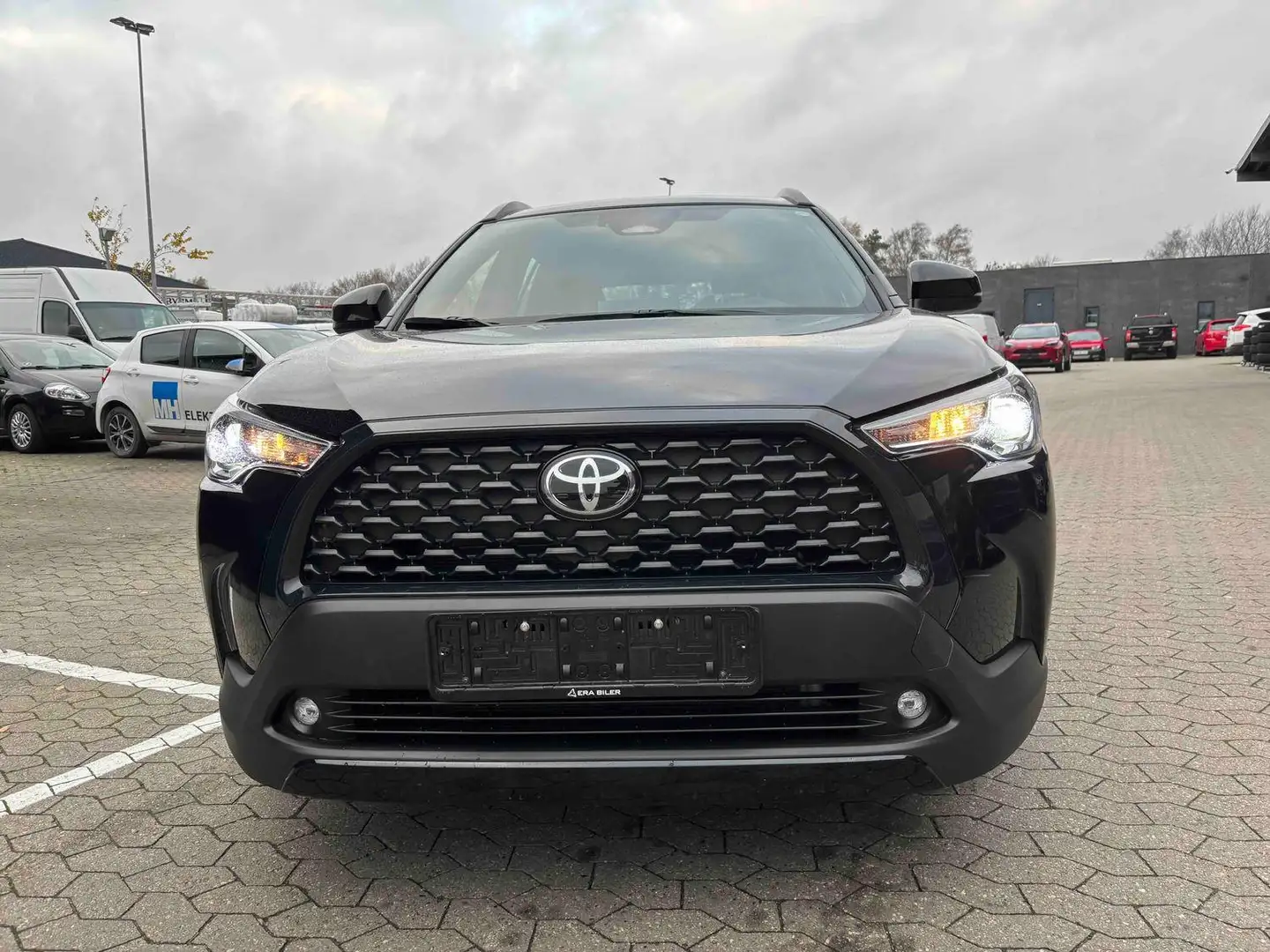 Toyota Corolla Cross Hybrid 140 Active CARPLAY/CAMERA/13.000KM Zwart - 2