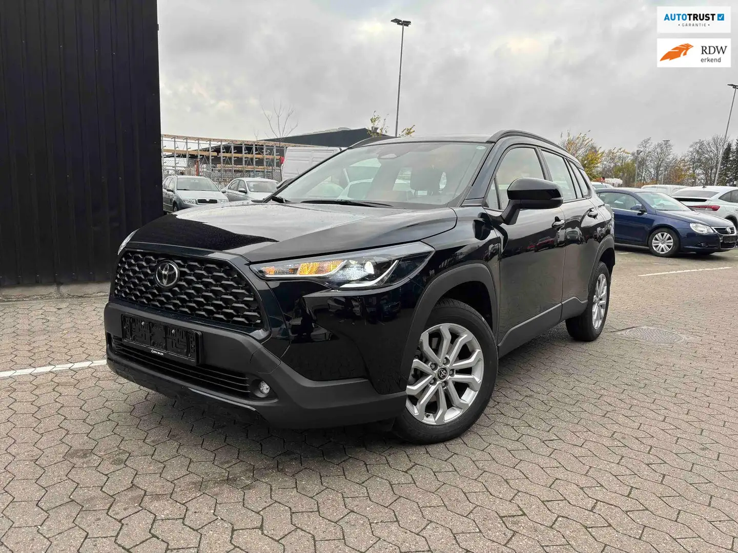 Toyota Corolla Cross Hybrid 140 Active CARPLAY/CAMERA/13.000KM Zwart - 1