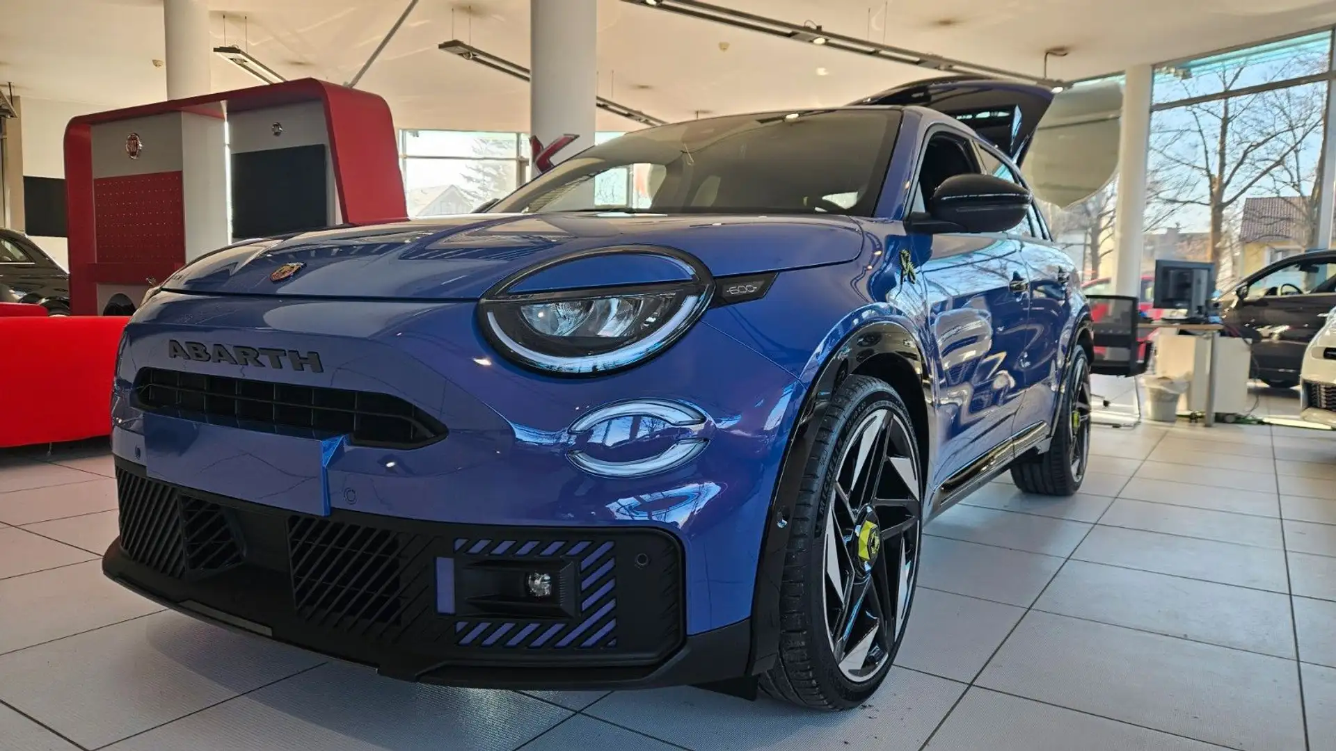 Abarth 600e 207 kW Scorpionissima Burdeos - 1
