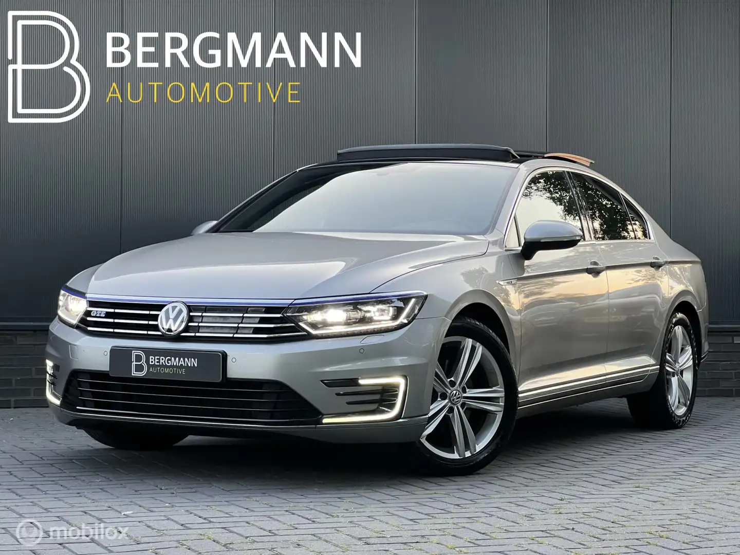 Volkswagen Passat 1.4 TSI GTE Highline|virtual|pano|carplay Grijs - 1