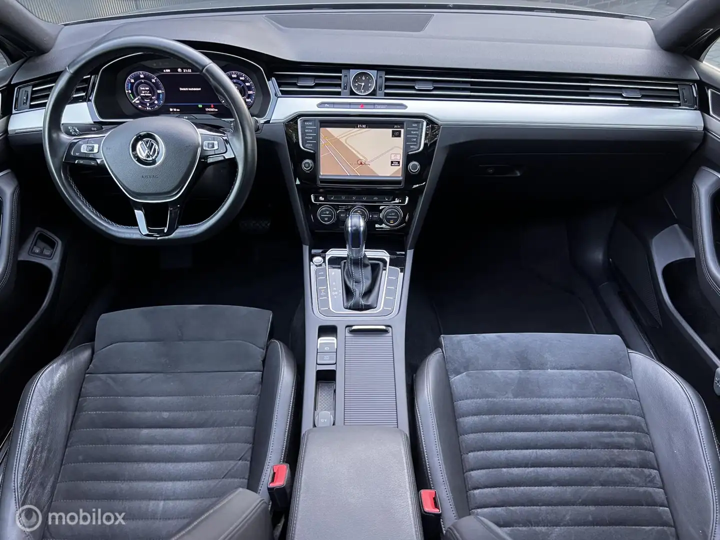 Volkswagen Passat 1.4 TSI GTE Highline|virtual|pano|carplay Grijs - 2