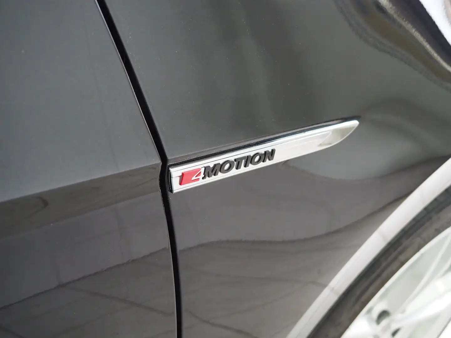 Volkswagen Passat Variant Highline TDI 4MOTION DSG Schwarz - 2