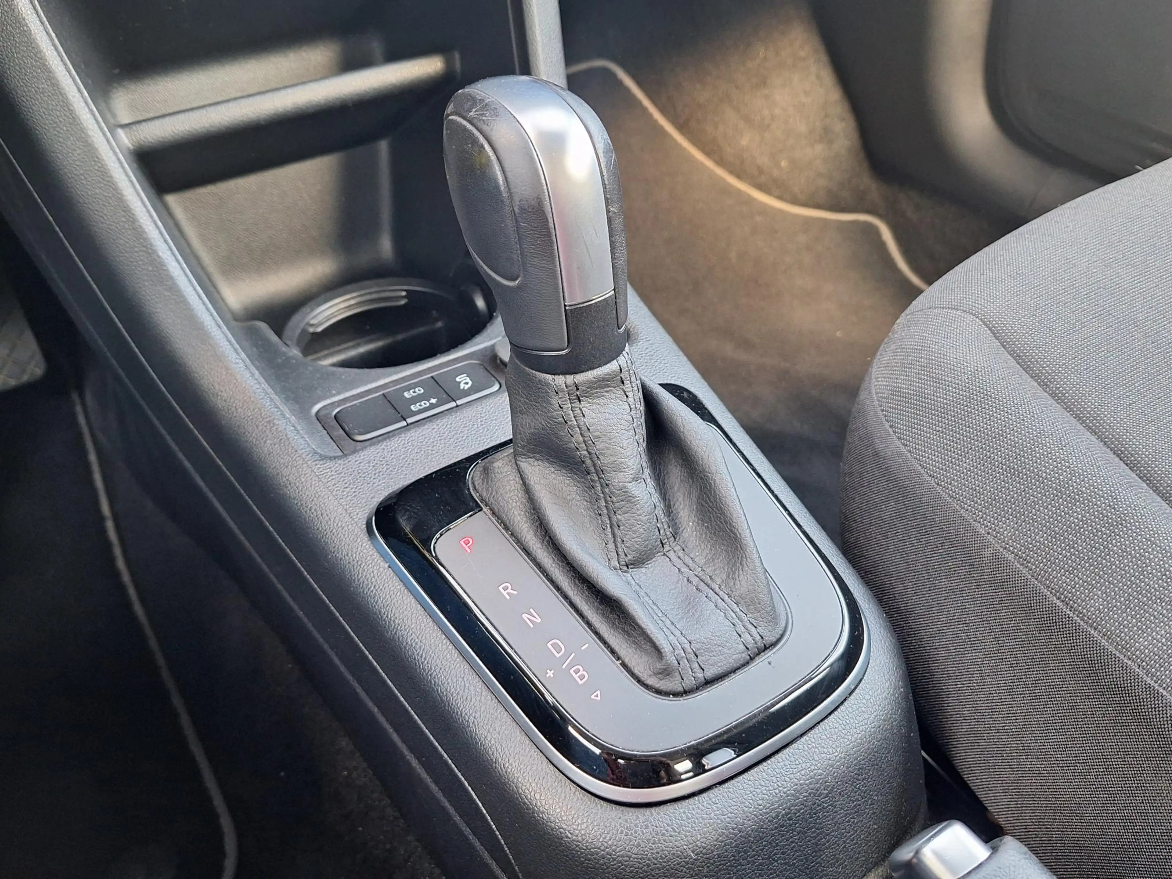 Volkswagen e-up! e-up! United (LM,Camera,Clima,Cruise) — photo 4