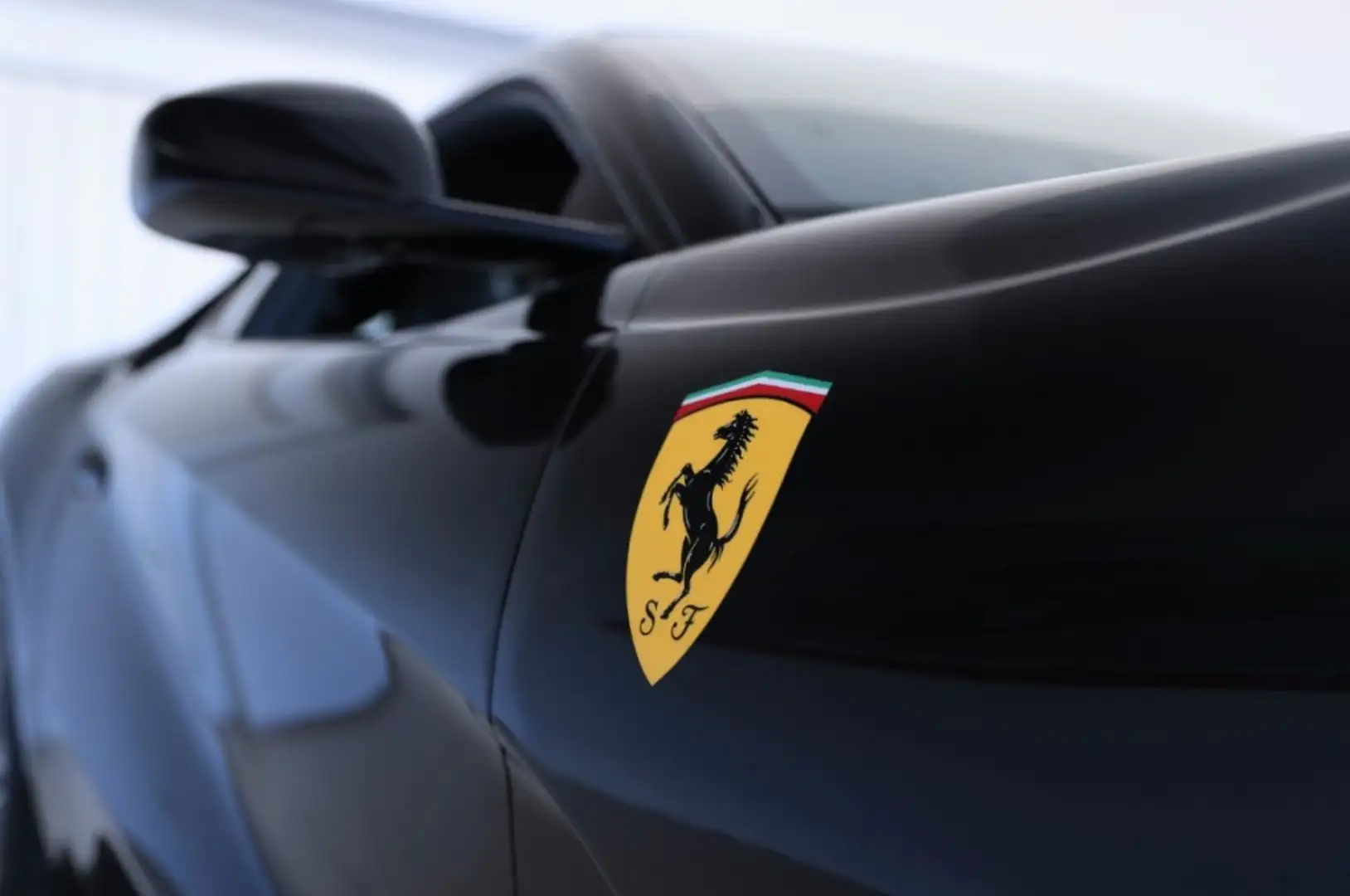 Ferrari 812 Superfast Negro - 1