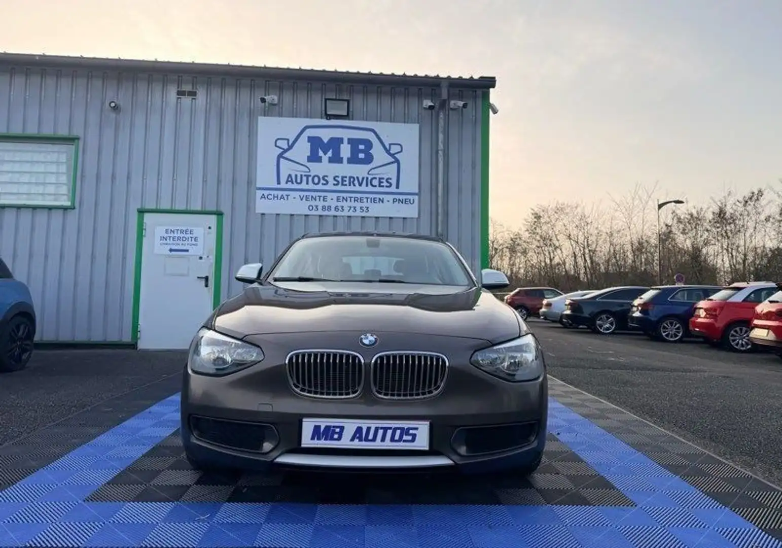 BMW 114 114i 102cv Urban Sport Cuir Clim Radar AR Limiteur Bluetooth 2.Main Garantie 12 Mois - 2