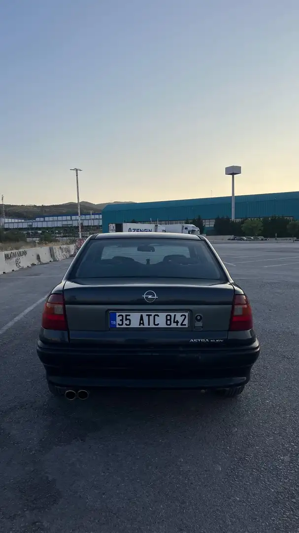 Opel Astra 1.6 Selection Comfort - 2