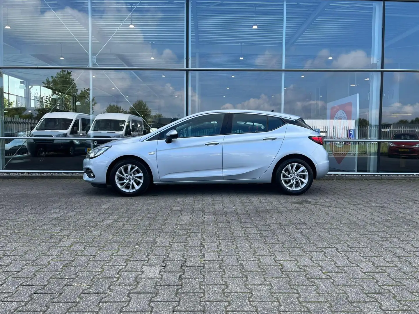 Opel Astra 1.2 Elegance Apple Carplay PDC Navi Dodehoekassis Gris - 2