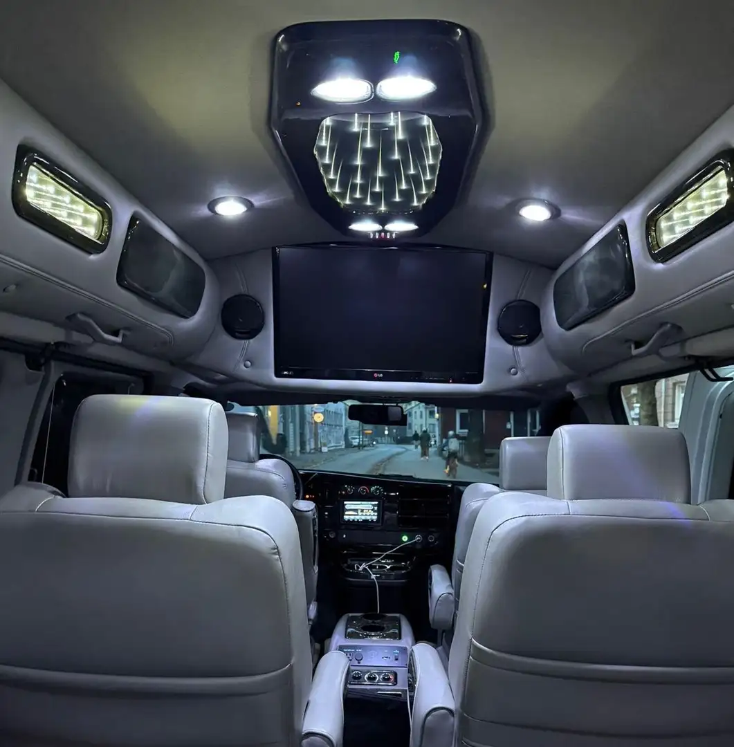 GMC Savana 5,3l V8 Explorer Limited AWD/4X4 Ezüst - 2