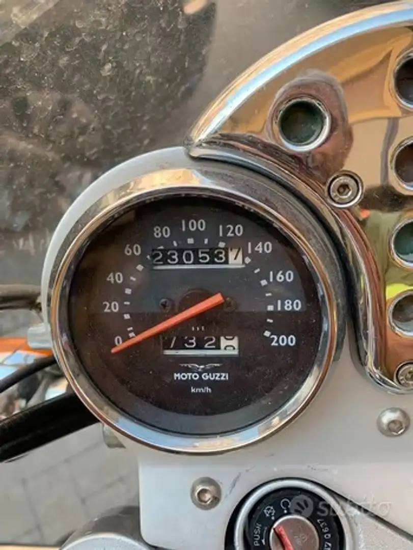 Moto Guzzi Nevada Beige - 1