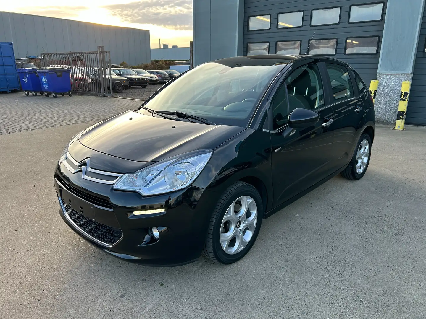 Citroen C3 C3 VTi 120 Automatik Exclusive nieuwstaat zie foto Noir - 2
