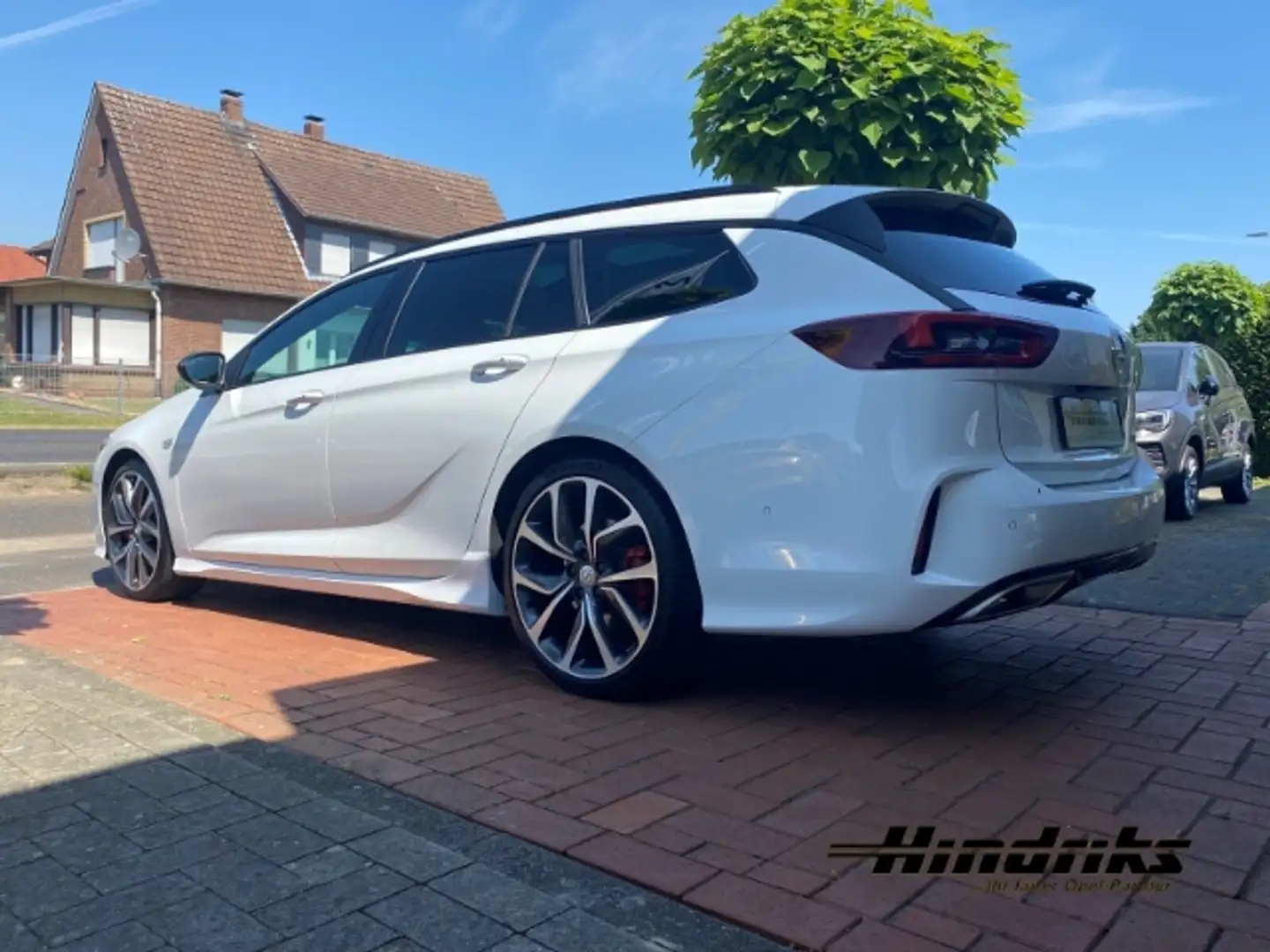 Opel Insignia B Sports Tourer GSi 4x4 2.0 SHT EU6d Allrad HUD AH Weiß - 2