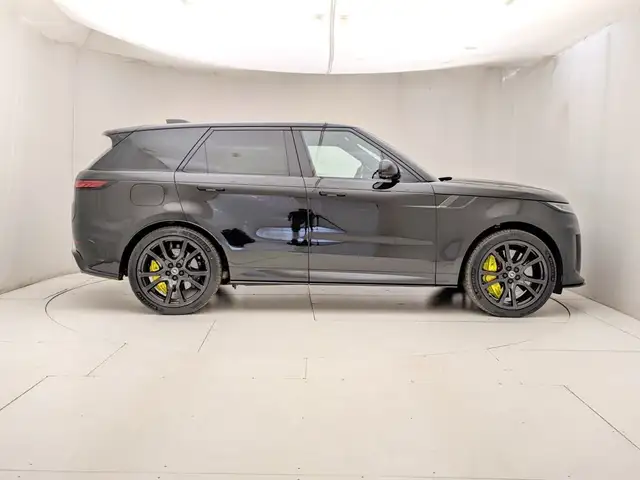 Land Rover Range Rover Sport view 3