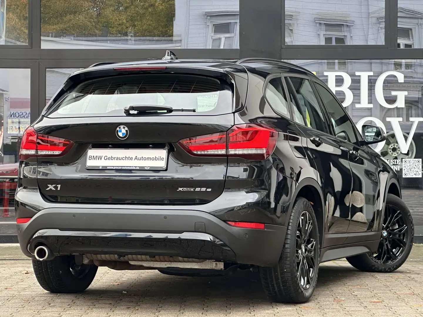 BMW X1 xDrive25e LED Navi Aut. PDC DAB Parkass. Shz Schwarz - 2