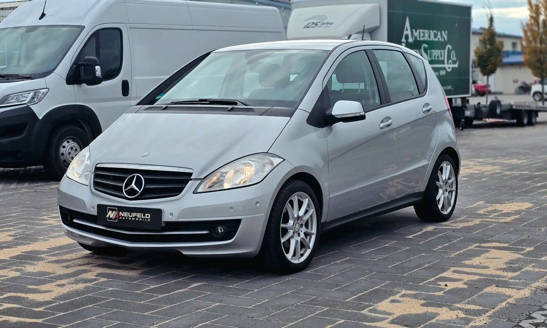 Mercedes-Benz A 180 / Park-Assistent / Sitzheizung Silber - 1