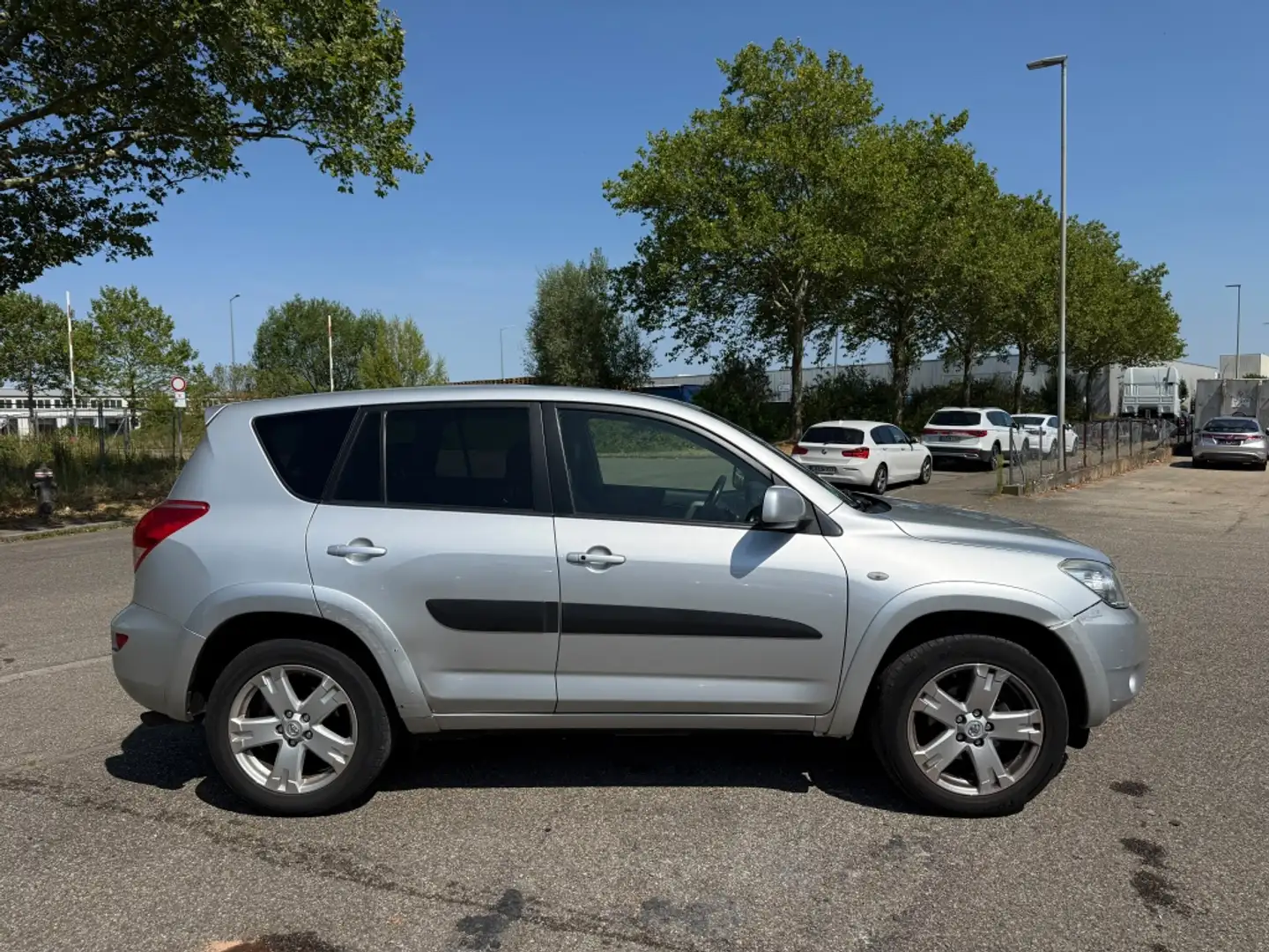 Toyota RAV4 2.2D-4D Executive Cross Sport Gris - 2