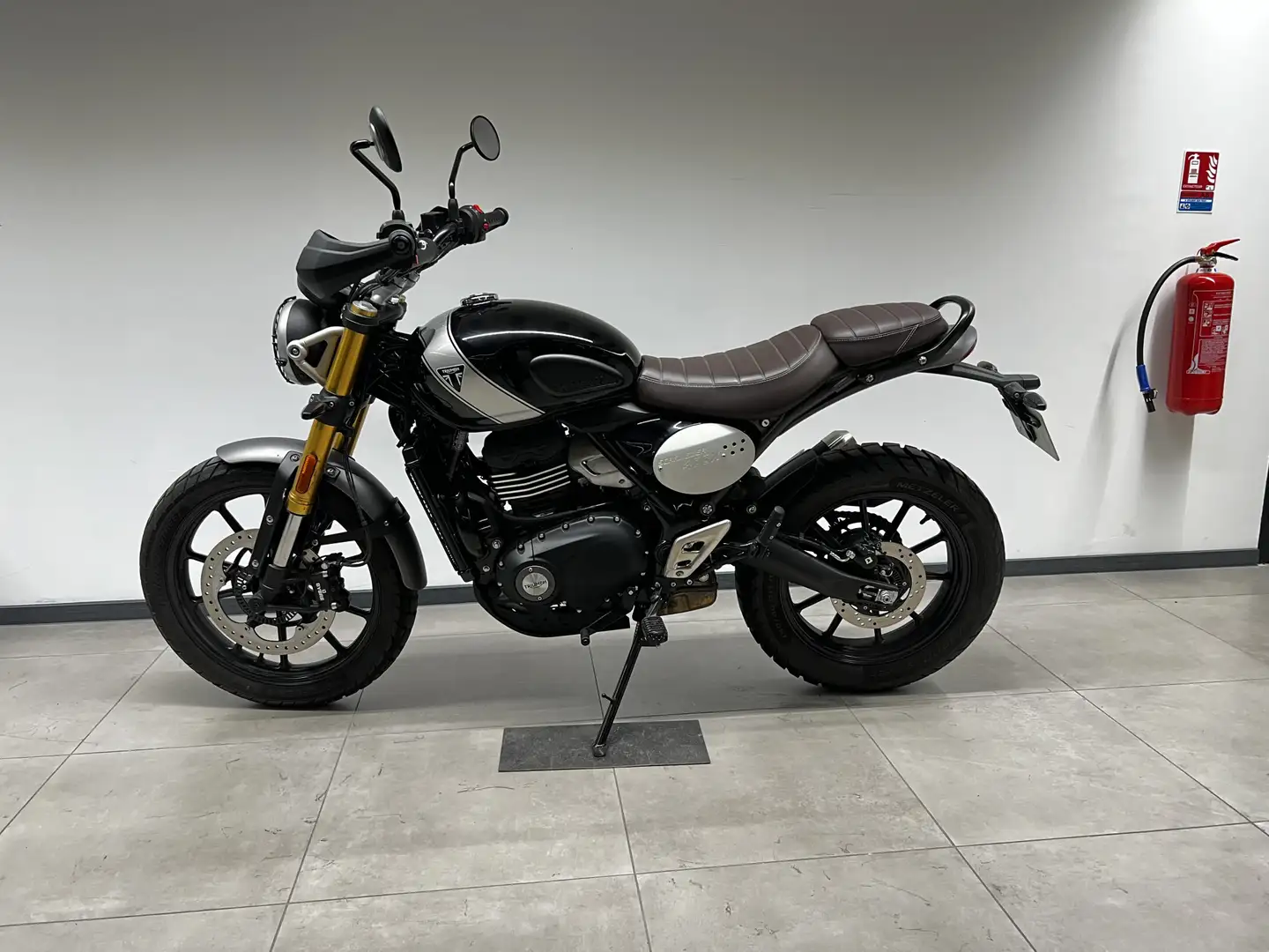 Triumph Scrambler 400 X Noir - 1